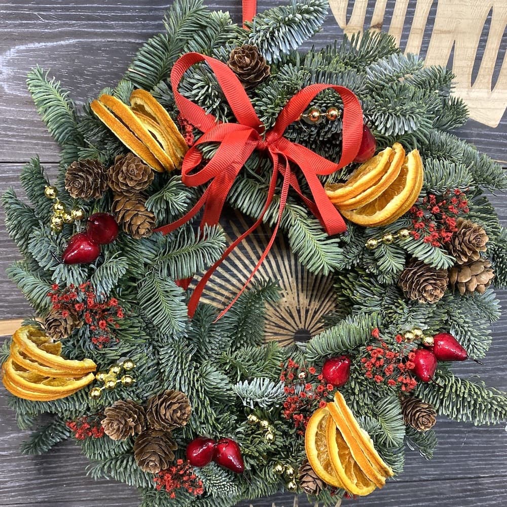 Coronitele de Craciun si aranjamentele de Craciun handmade