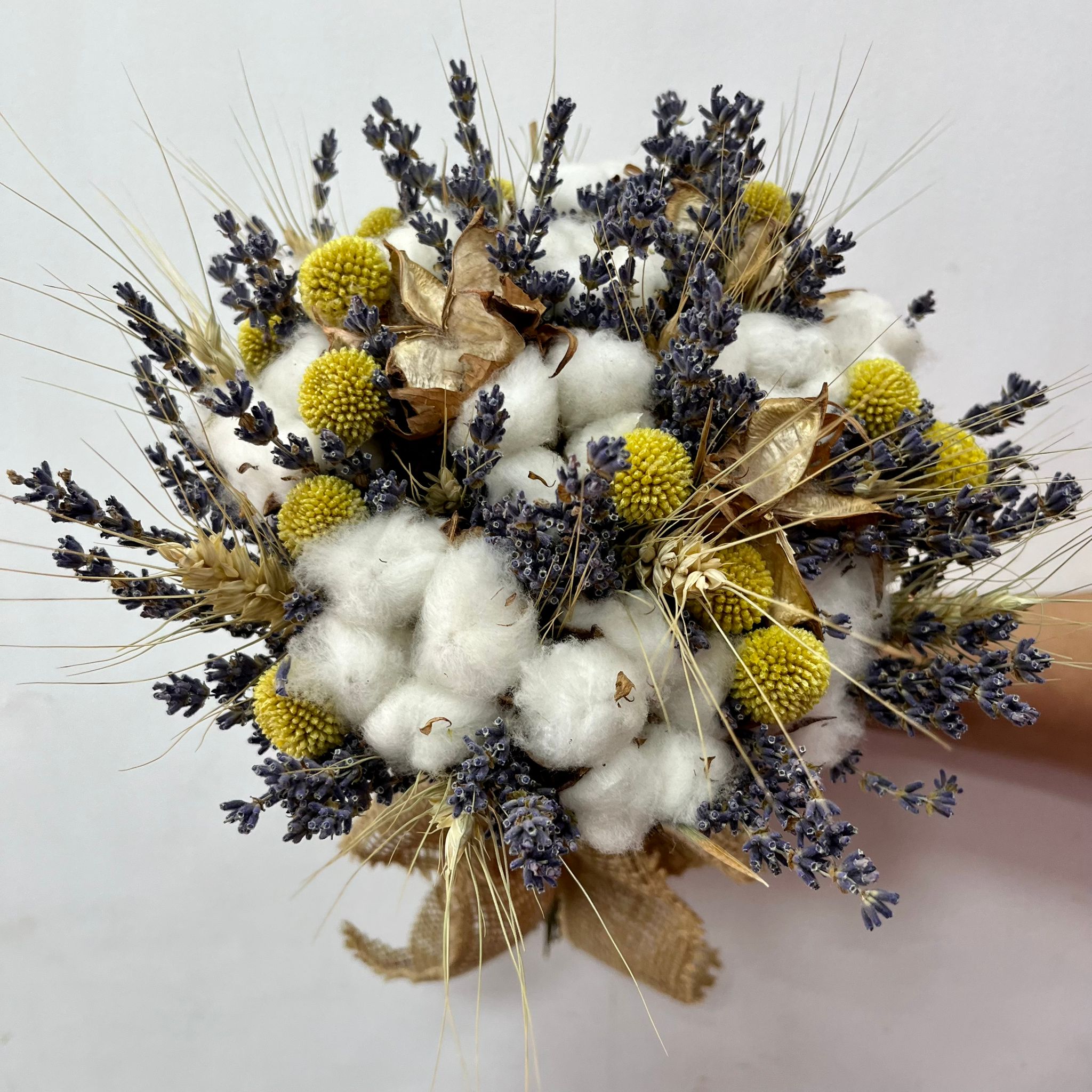 Buchet de mireasa lavanda, spice de grau, flori de bumbac si craspedia