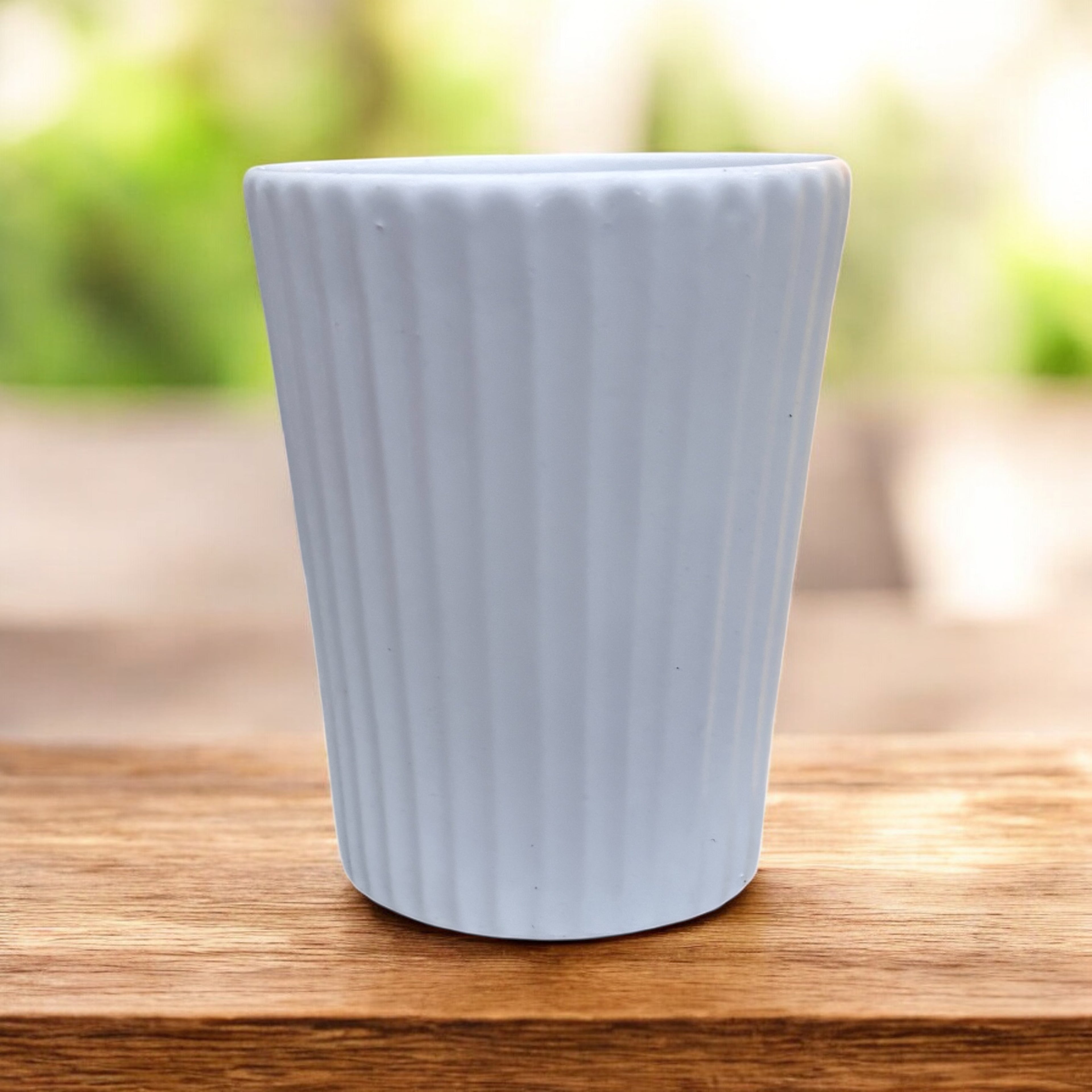 Ghiveci ceramic decorativ alb – model vertical D8