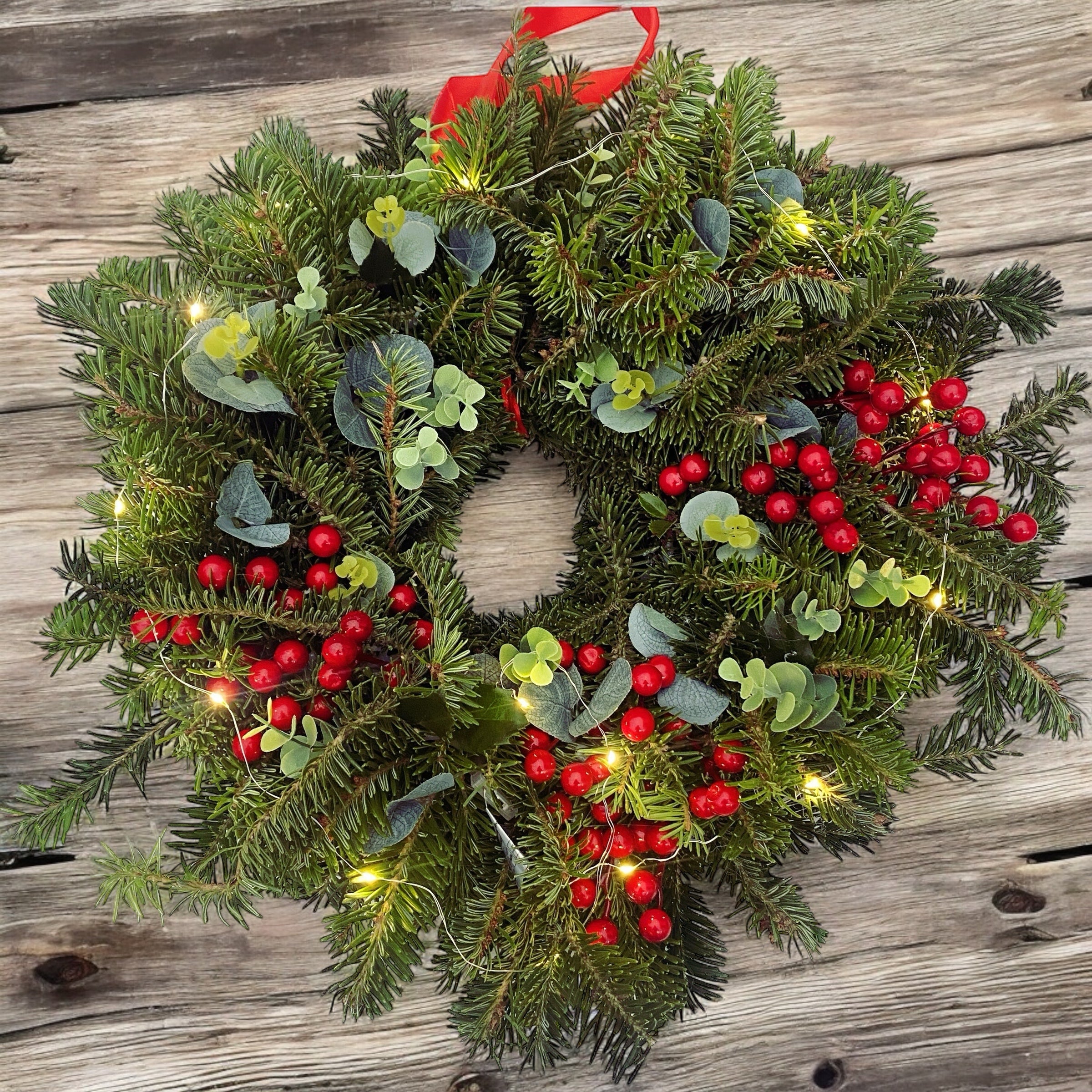 Natürlicher Weihnachtskranz mit Lichterkette – Secret Garden Plant Shop