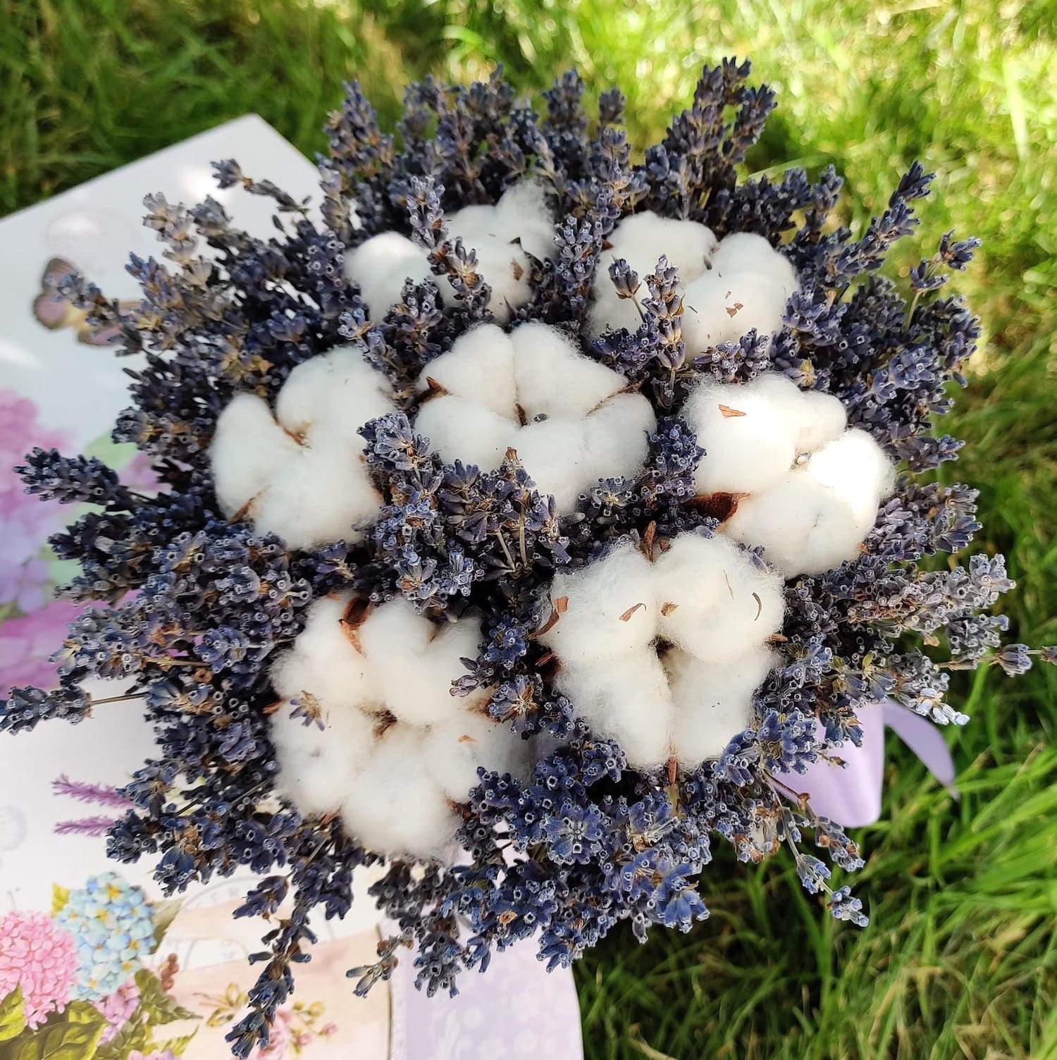 Buchet special din lavanda si flori de bumbac