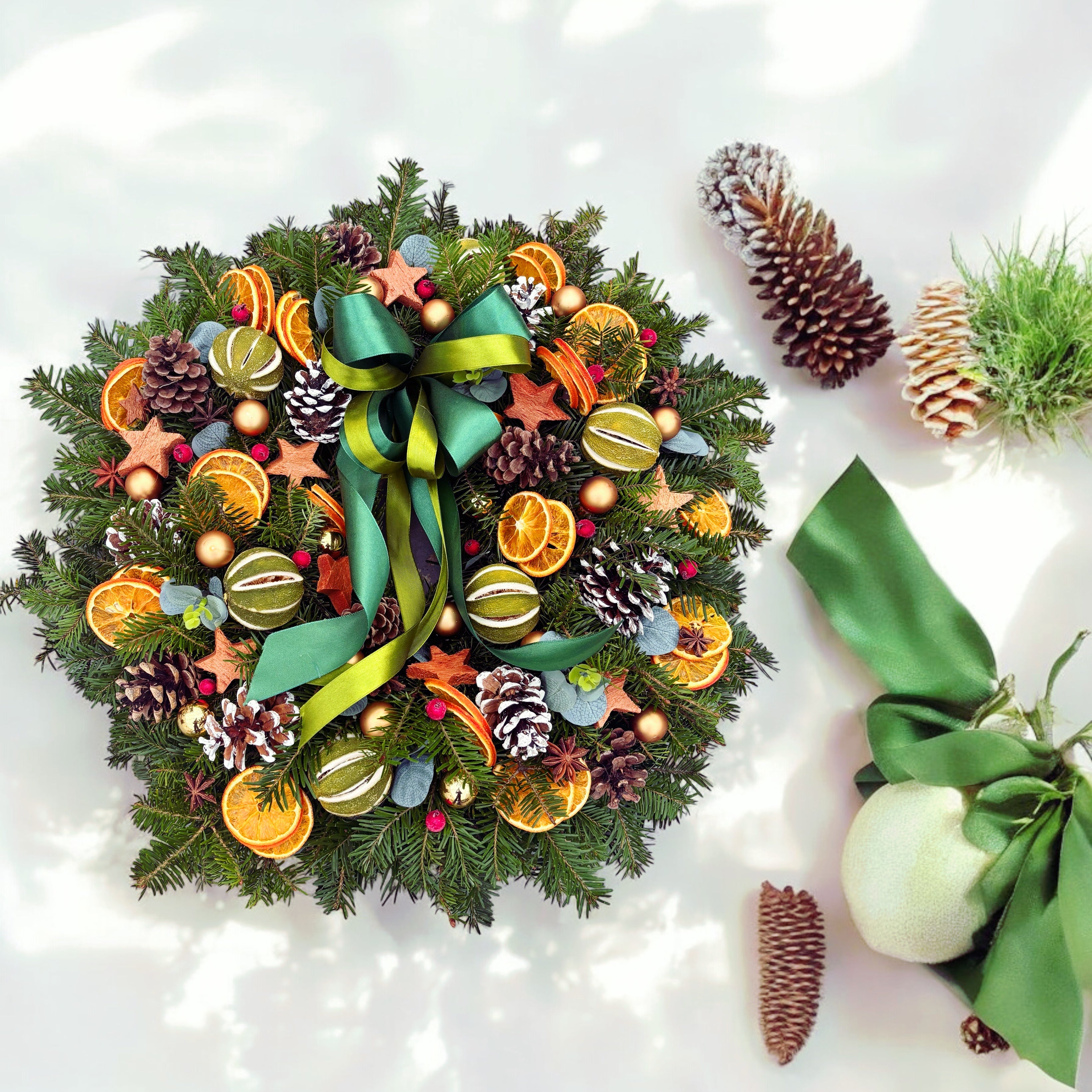 Coronita din brad natural cu fructe uscate si stelute