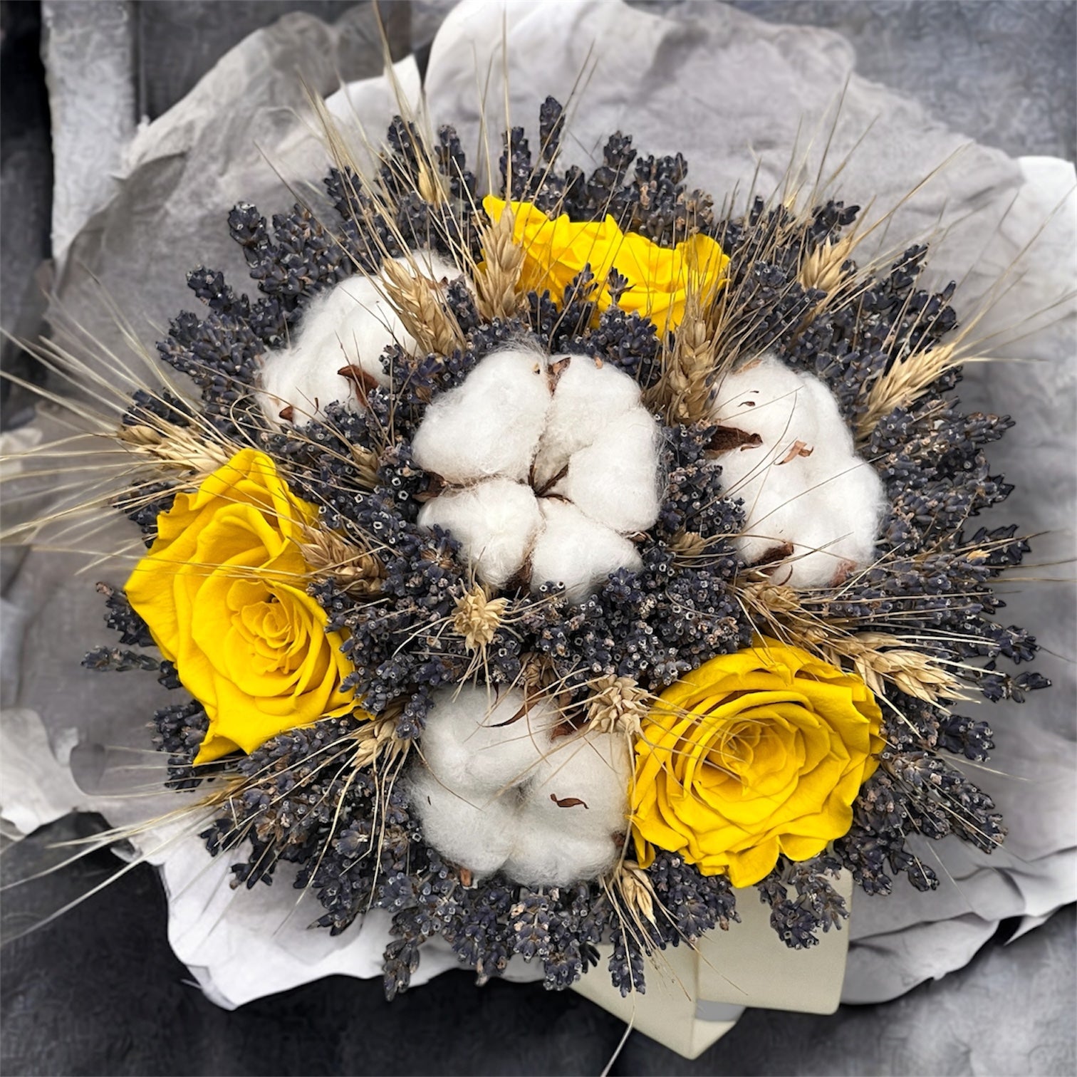 Buchet Trandafiri Criogenati Galbeni, Bumbac, Lavanda si Spice de Grau