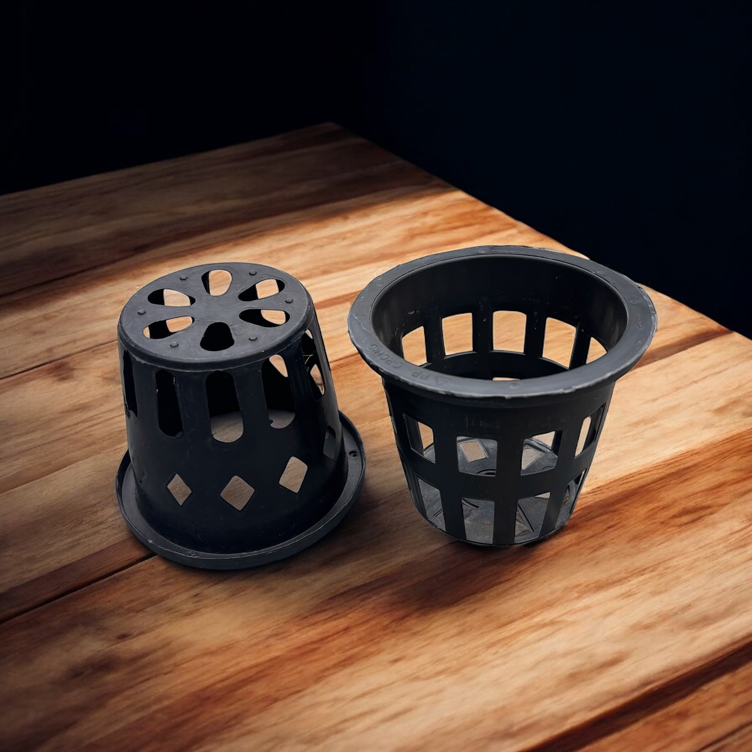 Ghiveci plastic cu perforatii D10 cm