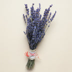 Buchetel din flori de lavanda si snur de martisor