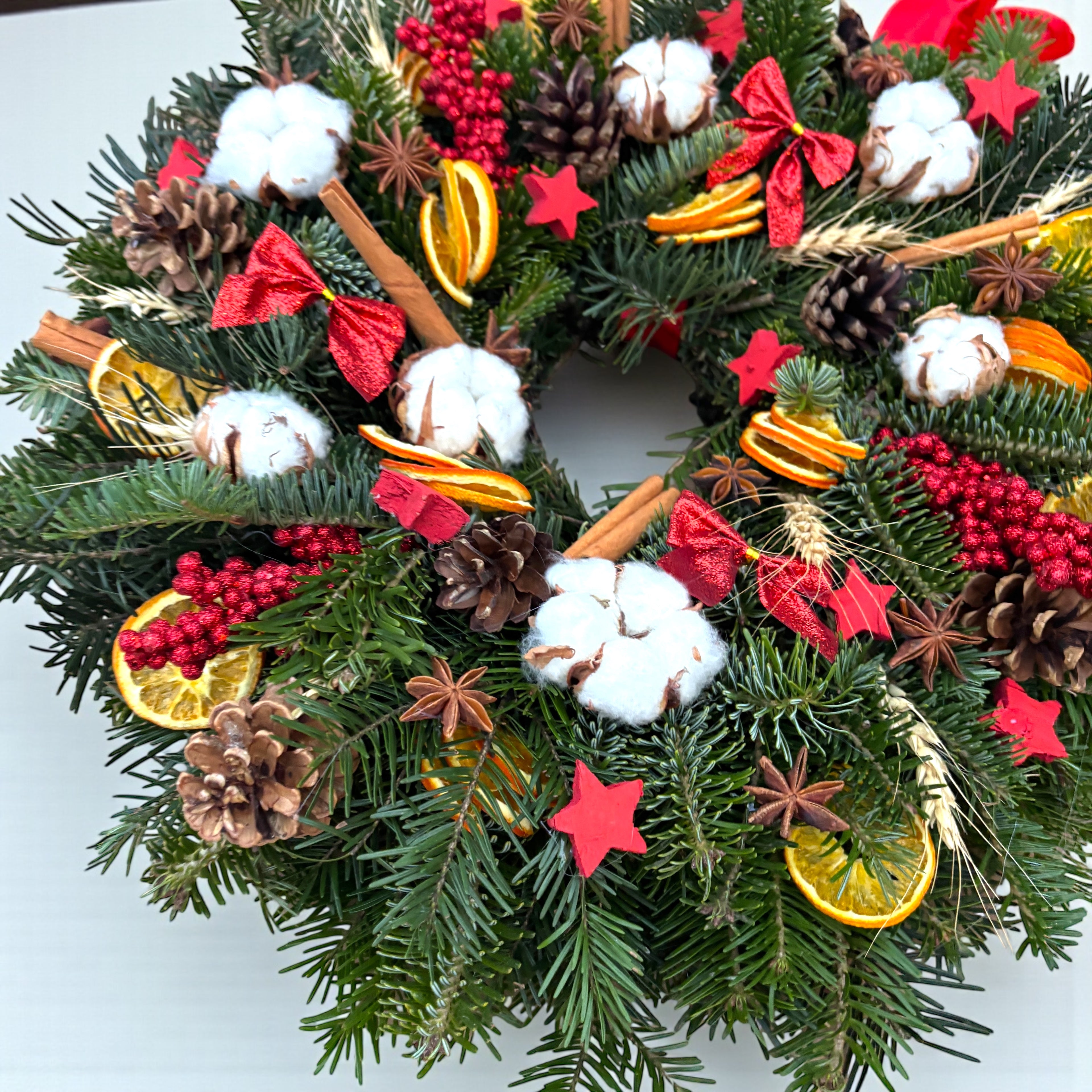 Coronita di Abete Naturale per Natale – fatta a mano con arance e cannella