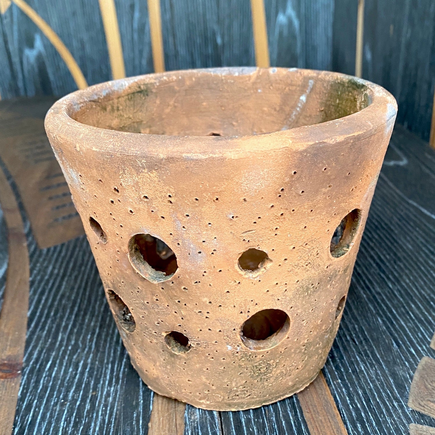 Vase perforate din teracota